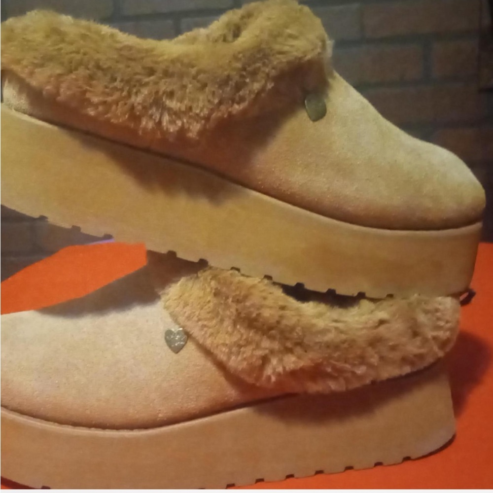 Sketchers Slippers